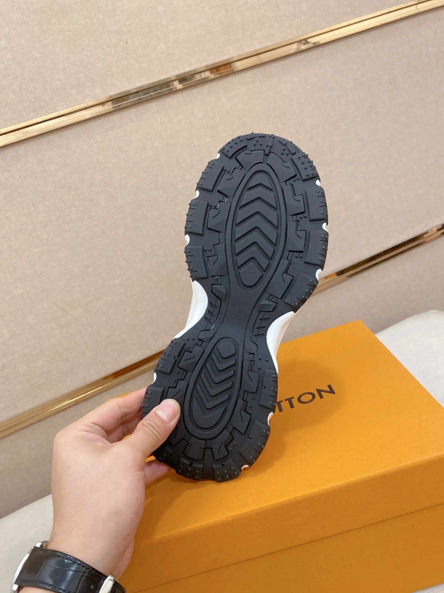Men's shoes 442💰louis vuitton (Louis Vuitton/lv)🔍🔍The new counters are on sale at the same time. The uppers are imported from Italy. ⃣️Re-engraved🇮🇹💪💪, ⚠Sole: The original sole is specially provided by the original factory, the exclusive movable molded sole is super comfortable, ⚠Original and single goods 🔍high quality, you can enter and leave the counter at will, welcome to compare⚠. Code number: 38-44 (45/customized, non-refundable)